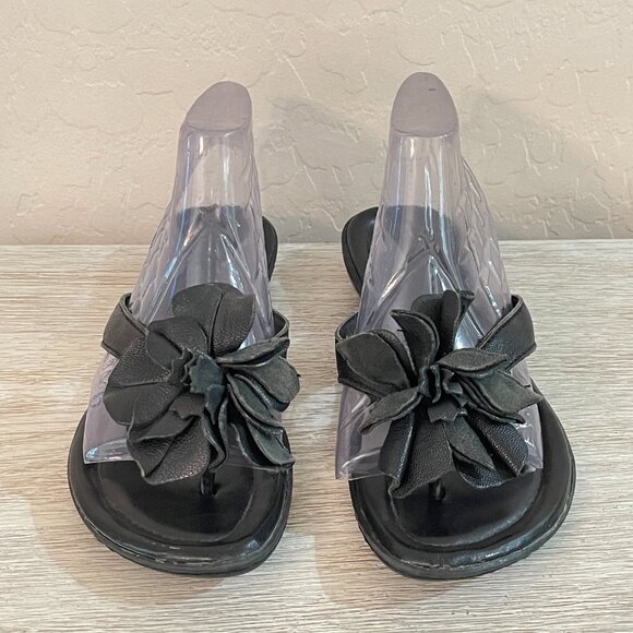 Born Concept BOC 6 Black Leather Flower Small Heel Thong Sandals - Picture 2 of 11